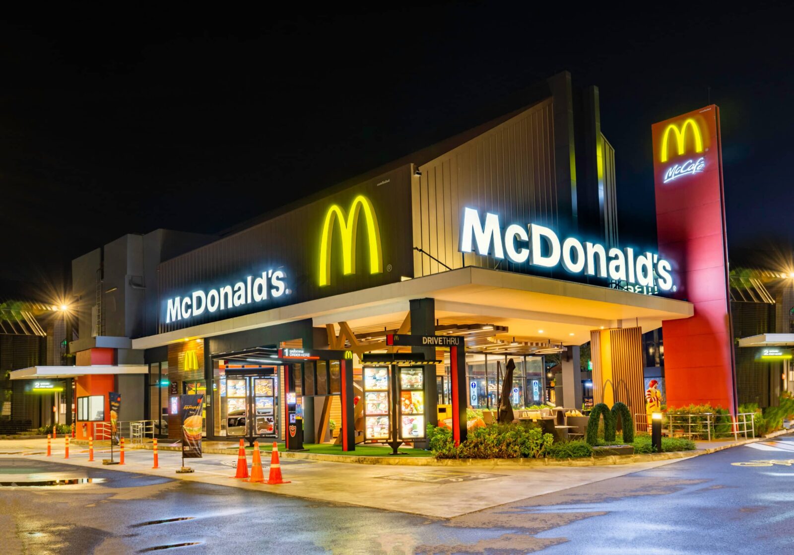 McDonald s se posiciona contra a política e fecha 200 unidades nesse país