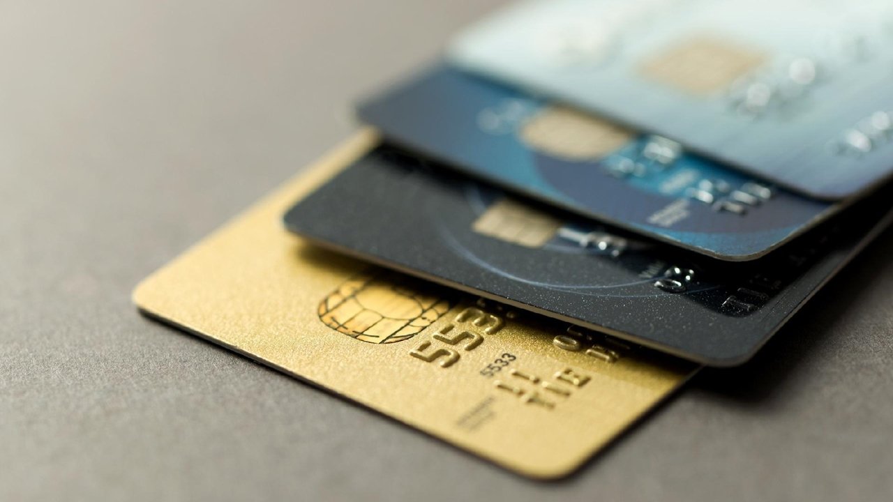 Cartões de crédito para score baixo e que exigem no máximo um salário mínimo de renda