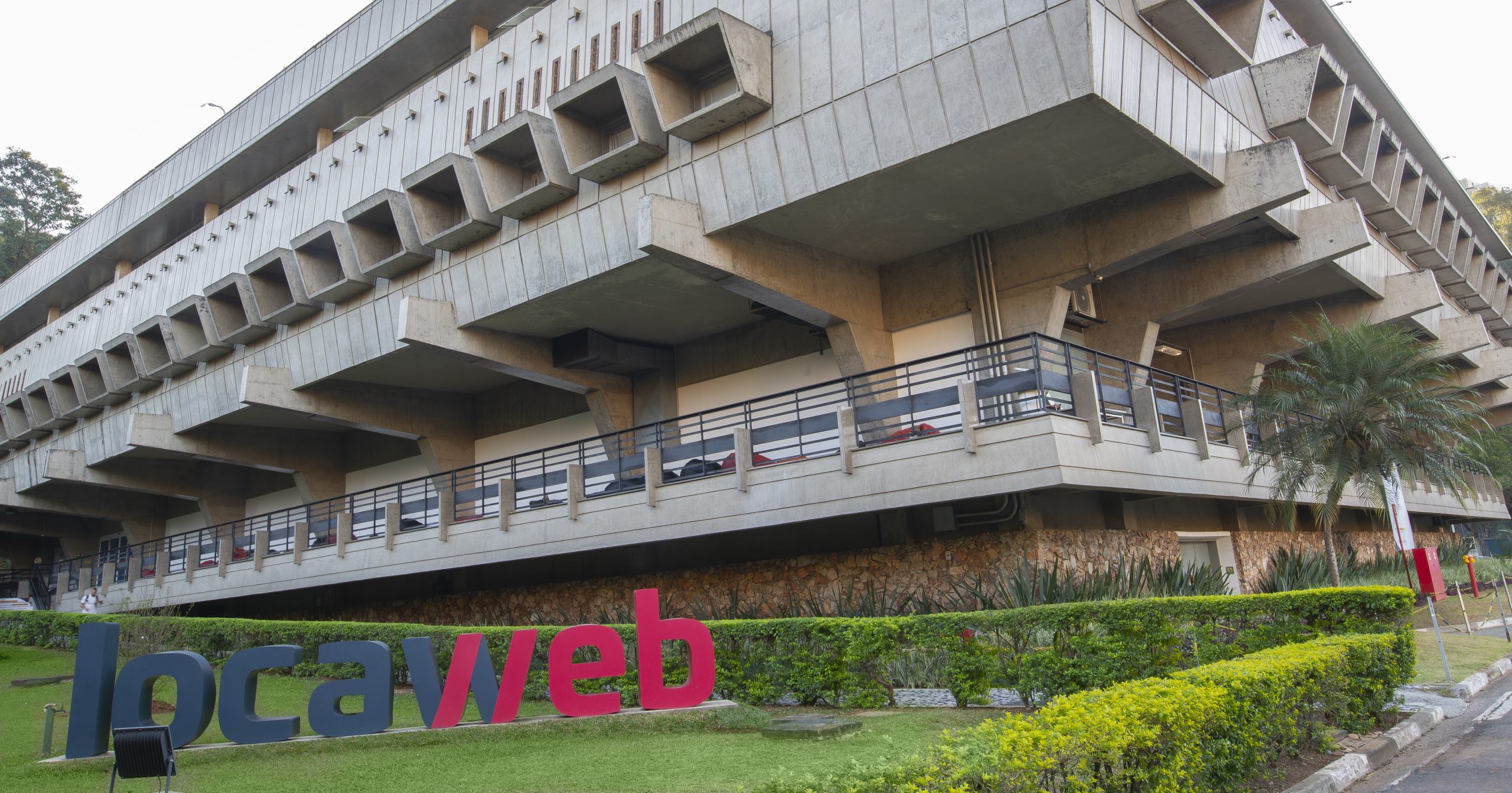 Locaweb (LWSA3) anuncia aquisição do Bling, do segmento de gestão online