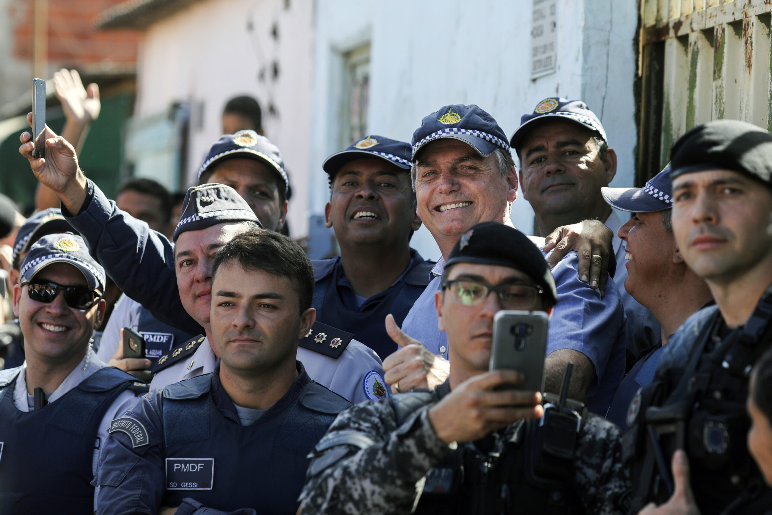 Bolsonaro e policiais militares