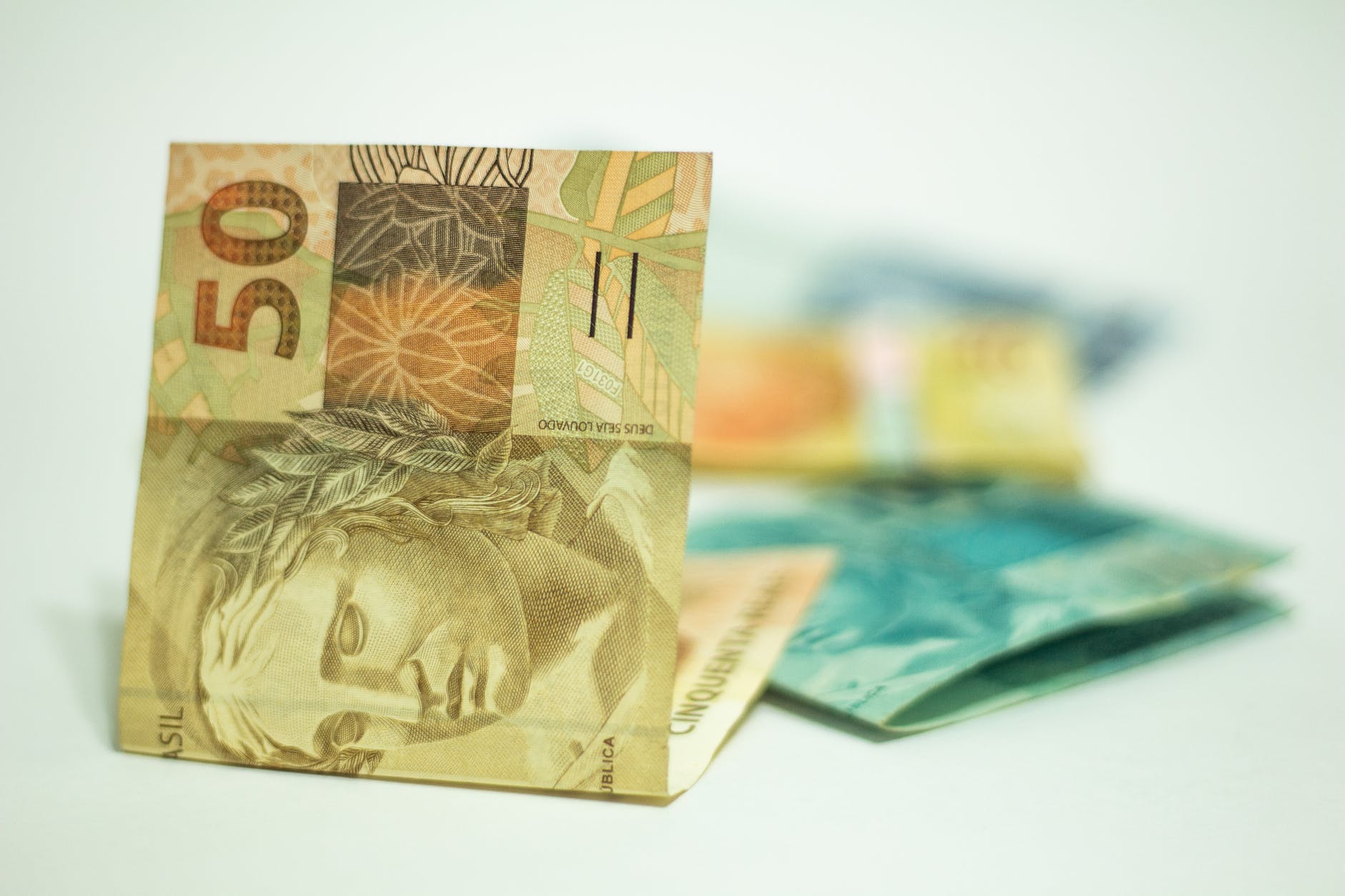 Auxílio emergencial é pago em retroativo em 2022