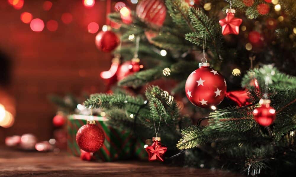 How did red and green become the colors of Christmas?  3 theories that will surprise you