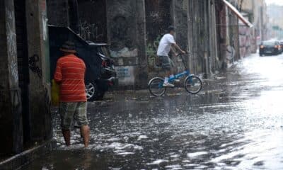 Essas chuvas ocorrerão devido a um centro de baixa pressão atmosférica no mar. O alerta fica para Santa Catarina, com acumulado de 300 MM nos próximos dias.