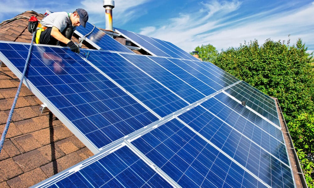 Can solar panels help reduce bills resulting from using air conditioners in the heat?