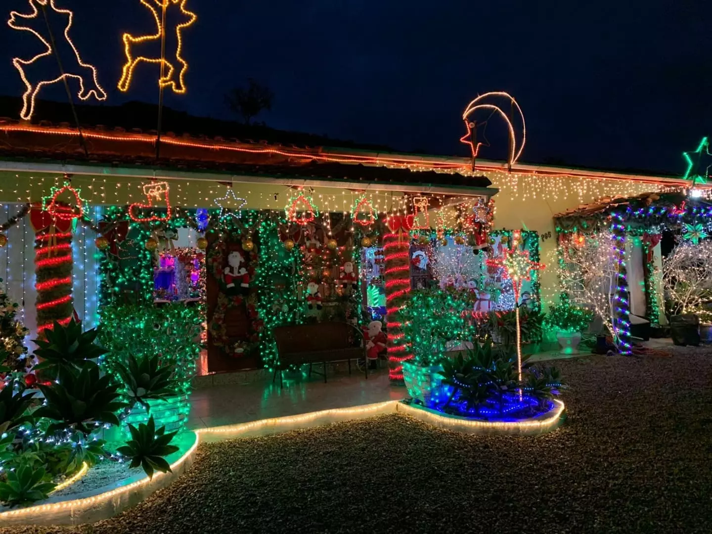 Economize na conta de luz sem deixar de enfeitar sua casa para o Natal