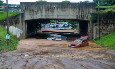 alagamento de carro