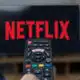 Saiba como assistir a Netflix fora de casa mesmo com o bloqueio de compartilhamento de contas