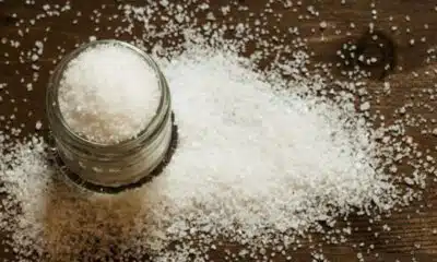 Dica valiosa: 7 coisas que podem ser resolvidas com apenas um copo de sal