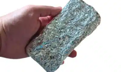 Você já embrulhou o celular em papel alumínio? Veja o que acontece!