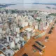 Imagem mostra Porto Alegre debaixo d'água.