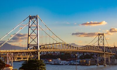 Imagem mostra importante ponte de Florianópolis.