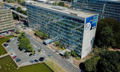 Imagem mostra a sede do Ministério da Saúde do Brasil.