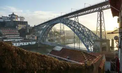 Imagem mostra ponto turístico do Porto.