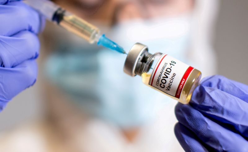 Brasil já deveria ter comprado a vacina desde a época do Mandetta, diz Guedes