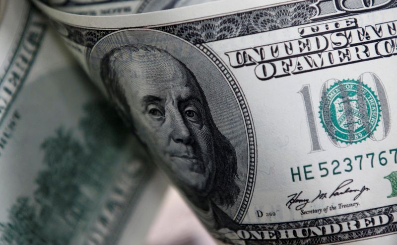 Banco Central terá que subir os juros para fazer o dólar cair
